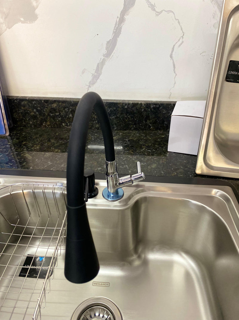 Torneira Gourmet Luxo Preta com Chuveiro Flexível